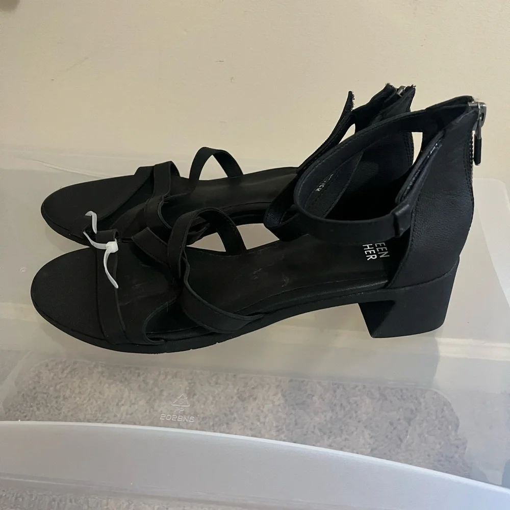 Eileen Fisher NWOT Black Strappy Sandals Size 8 - Picture 3 of 7